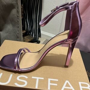 Never been worn need gone asap!